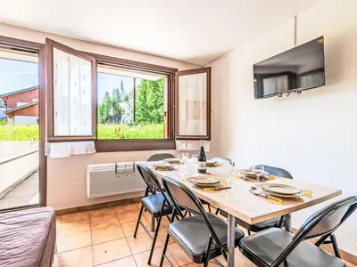 Coin salon dans l'établissement Apartment Les Olympiques - Tignes 1800-4 by Interhome
