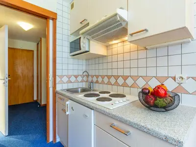Cuisine ou kitchenette dans l'établissement Apartment Chalet Club - Val Claret-1 by Interhome