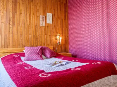 Un ou plusieurs lits dans un hébergement de l'établissement Apartment Les Moutières B1 et B2 - Val Claret-18 by Interhome