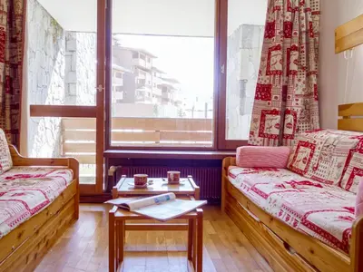 Coin salon dans l'établissement Apartment Les Moutières B1 et B2 - Val Claret-18 by Interhome