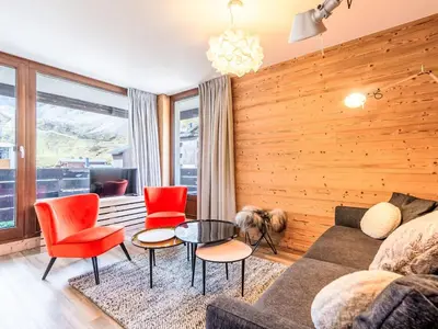 Coin salon dans l'établissement Apartment Le Pramecou - Val Claret-8 by Interhome