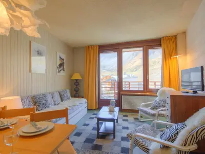 Coin salon dans l'établissement Apartment Le Curling B - Val Claret-27 by Interhome
