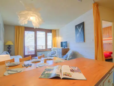 Coin salon dans l'établissement Apartment Le Curling B - Val Claret-27 by Interhome