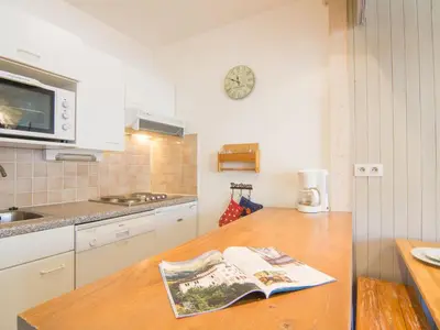 Cuisine ou kitchenette dans l'établissement Apartment Le Curling B - Val Claret-27 by Interhome