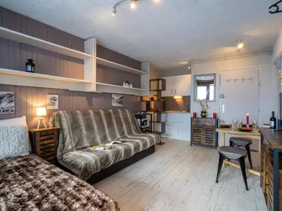 Cuisine ou kitchenette dans l'établissement Apartment Le Curling B - Val Claret-30 by Interhome