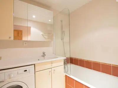 Salle de bains dans l'établissement Apartment Le Curling B - Val Claret-9 by Interhome