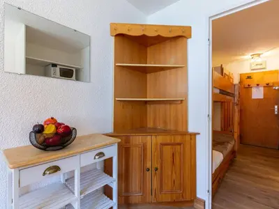Cuisine ou kitchenette dans l'établissement Apartment Chalet Club - Val Claret-4 by Interhome