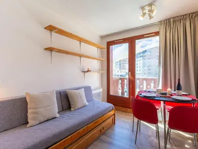 Coin salon dans l'établissement Apartment Chalet Club - Val Claret-4 by Interhome