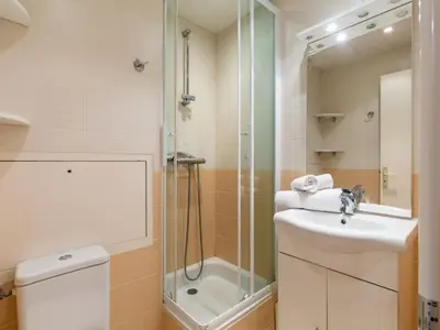 Salle de bains dans l'établissement Apartment Chalet Club - Val Claret-4 by Interhome
