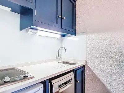 Cuisine ou kitchenette dans l'établissement Apartment La Divaria - Le Lac-3 by Interhome
