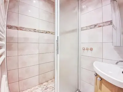 Salle de bains dans l'établissement Apartment La Divaria - Le Lac-6 by Interhome