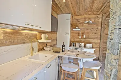 Cuisine ou kitchenette dans l'établissement Résidence rond point des pistes accès direct funiculaire exposé sud