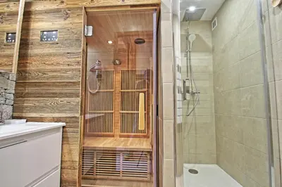 Salle de bains dans l'établissement Résidence rond point des pistes accès direct funiculaire exposé sud
