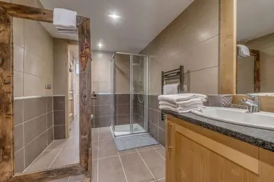Salle de bains dans l'établissement Le Reclard - Les Balcons Etoilés