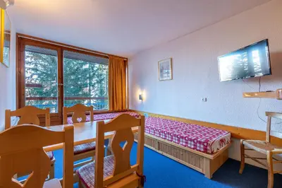 Télévision ou salle de divertissement dans l'établissement LES ARCS 1800 Village du Charvet
