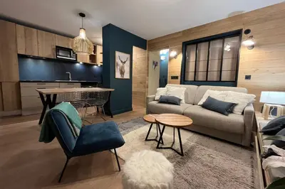 Cuisine ou kitchenette dans l'établissement Upstays Cosy Family Ski Near Slopes & Lake