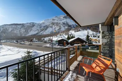 Vue générale sur la montagne ou vue sur la montagne depuis l'appartement