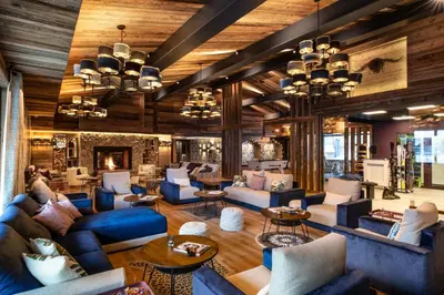 Coin salon dans l'établissement Chalets Izia - Village Montana