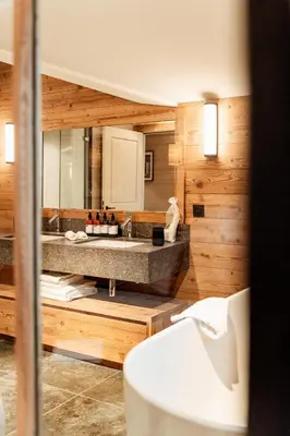 Salle de bains dans l'établissement Le Cairn
