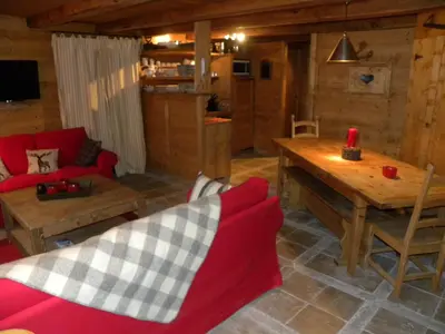 Cuisine ou kitchenette dans l'établissement CHALET GRINCH 90m2, 3 Sdb, skis aux pieds, wifi