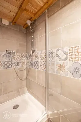 Salle de bains dans l'établissement Roc de Burel