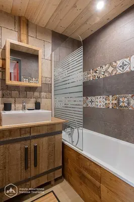 Salle de bains dans l'établissement Roc de Burel
