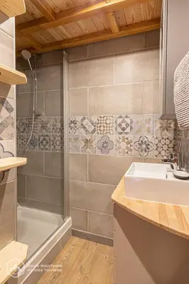 Salle de bains dans l'établissement Roc de Burel