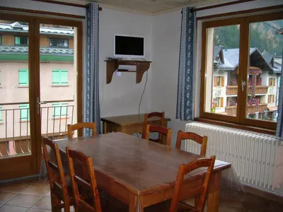 Télévision ou salle de divertissement dans l'établissement BOROT