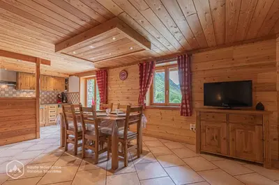 Cuisine ou kitchenette dans l'établissement Le chalet d'Emile