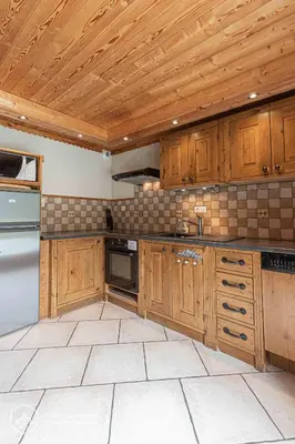 Cuisine ou kitchenette dans l'établissement Le chalet d'Emile