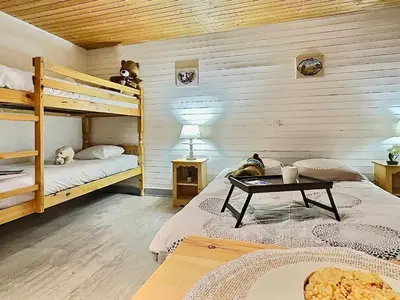 Un ou plusieurs lits dans un hébergement de l'établissement Tignes: Appartement cosy 4 pers, skis aux pieds, animaux admis - FR-1-411-149