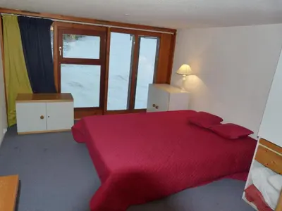 Un ou plusieurs lits dans un hébergement de l'établissement Duplex 2 pièces pour 5 pers. proche des pistes – Charmettoger Arc 1800 - FR-1-411-221