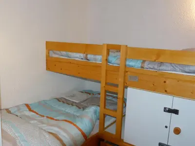 Un ou plusieurs lits dans un hébergement de l'établissement Duplex 2 pièces pour 5 pers. proche des pistes – Charmettoger Arc 1800 - FR-1-411-221