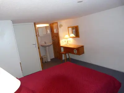 Un ou plusieurs lits dans un hébergement de l'établissement Duplex 2 pièces pour 5 pers. proche des pistes – Charmettoger Arc 1800 - FR-1-411-221