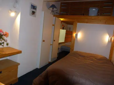Un ou plusieurs lits dans un hébergement de l'établissement Appartement 5 pers, animaux admis, WiFi, balcon, Arc 1800 - FR-1-411-250