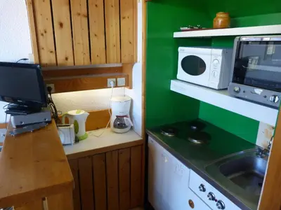 Cuisine ou kitchenette dans l'établissement Appartement 5 pers, animaux admis, WiFi, balcon, Arc 1800 - FR-1-411-250