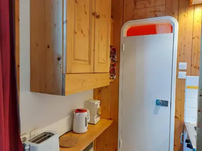 Cuisine ou kitchenette dans l'établissement Studio cosy pour 2 aux Arcs 1800, accès wifi, parking optionnel - FR-1-411-304