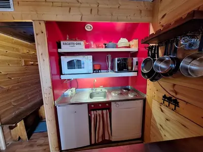 Cuisine ou kitchenette dans l'établissement 2 pièces pour 5 pers. aux Villards, Arc 1800, animaux admis - FR-1-411-31