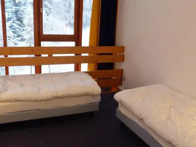 Un ou plusieurs lits dans un hébergement de l'établissement Duplex 3 pièces 6 pers proche pistes à Arc 1800 - FR-1-411-40