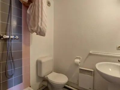 Salle de bains dans l'établissement Appartement 3 pièces, 6 pers, animaux acceptés, Charmettoger Arc 1800 - FR-1-411-49