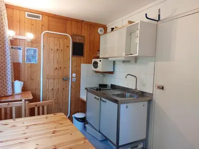 Cuisine ou kitchenette dans l'établissement Studio 3 pers, proche pistes et commerces, Arc 1800, Les Arcs - FR-1-411-112