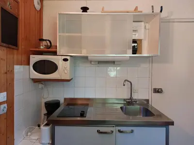 Cuisine ou kitchenette dans l'établissement Studio 3 pers, proche pistes et commerces, Arc 1800, Les Arcs - FR-1-411-112
