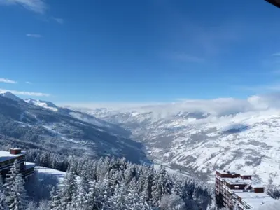 Vue générale sur la montagne ou vue sur la montagne depuis l'appartement