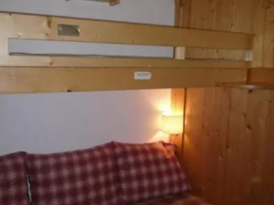 Un ou plusieurs lits dans un hébergement de l'établissement Studio 5 pers skis aux pieds, balcon sud-ouest, Arc 1800 - FR-1-411-202