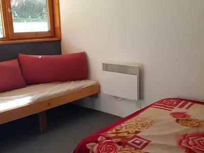 Un ou plusieurs lits dans un hébergement de l'établissement Appartement skis aux pieds pour 7 personnes, animaux admis, Les Arcs 1800 - FR-1-411-240