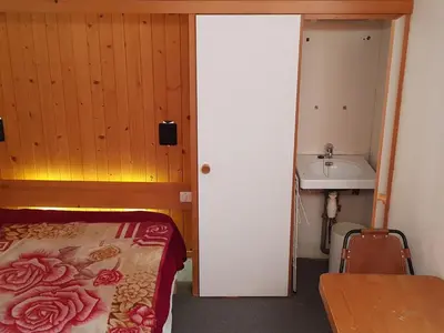 Un ou plusieurs lits dans un hébergement de l'établissement Appartement skis aux pieds pour 7 personnes, animaux admis, Les Arcs 1800 - FR-1-411-240