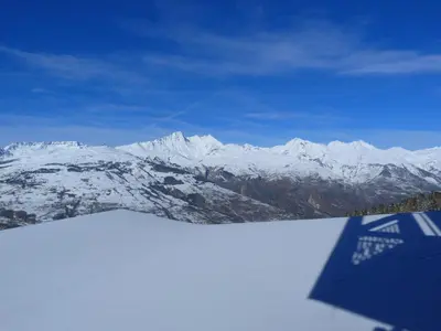 Vue générale sur la montagne ou vue sur la montagne depuis l'appartement
