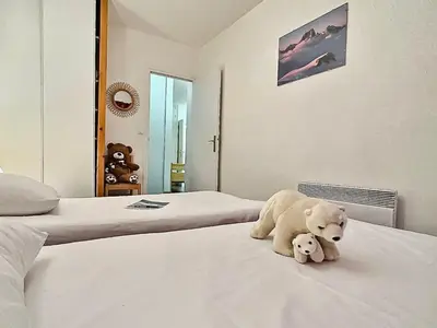 Un ou plusieurs lits dans un hébergement de l'établissement Appartement 3 pièces, 8 pers, ski aux pieds, proche commerces à Tignes - FR-1-411-305