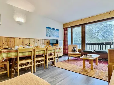 Télévision ou salle de divertissement dans l'établissement Appartement 3 pièces, 8 pers, ski aux pieds, proche commerces à Tignes - FR-1-411-305