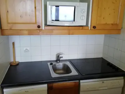 Cuisine ou kitchenette dans l'établissement Appartement 2 pièces pour 5 personnes à Arc 1800, animaux admis - FR-1-411-320